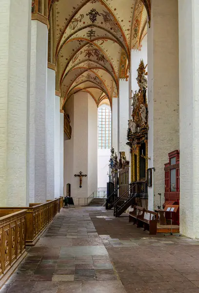 Almanya 'nın Mecklenburg-Batı Pomerania kentindeki eski Stralsund kasabasındaki St. Mary Kilisesi' nin iç çekimleri.