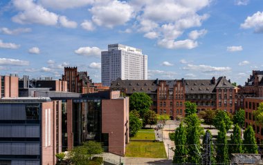 Berlin Charit binası Futurium, Berlin, Almanya 'nın çatısından görünüyor.