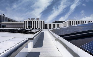 Berlin Mitte kentsel ortamının Futurium Müzesi 'nin çatısından görünüşü, Berlin, Almanya