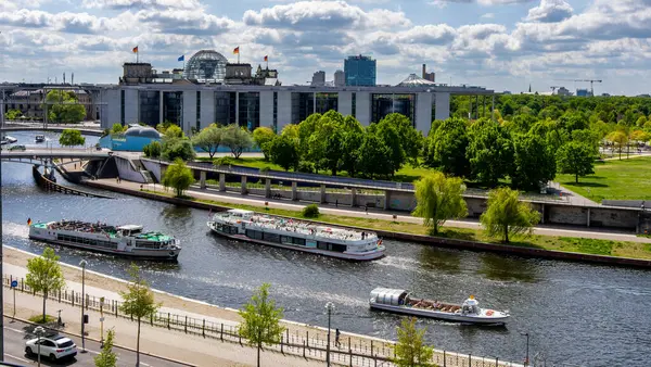 Futurium Museum of the Humboldthafen, the government district, and the main train station, Berlin, Almanya