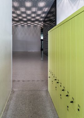 Berlin, Almanya 'daki Futurium' un girişindeki yeşil dolaplar.