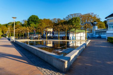 Sahil kenarı mimarisi, Gen rıhtımı ve plajı, festival sahalarında pavyon, Rgen, Mecklenburg-Vorpommern, Almanya