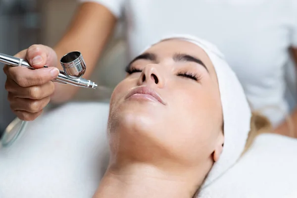 Shot Beautiful Woman Getting Oxygen Face Therapy Beauty Salon Professional — Stock Photo, Image
