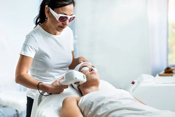 Shot Therapist Cosmetologist Makes Laser Treatment Woman Face Spa Beauty — Stock Photo, Image