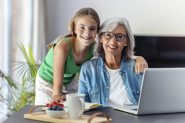 Shot Happy Granmother Using Laptop Her Granddaughter Home —  Fotos de Stock
