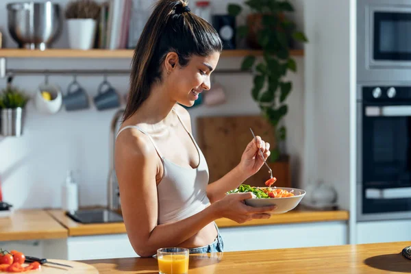 Shot Fintess Woman Eating Healthy Poke Bowl Kitchen Home — Stock Photo, Image