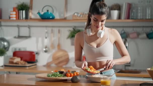 Video Fitness Woman Making Healthy Poke Bowl Kitchen Home — 图库视频影像