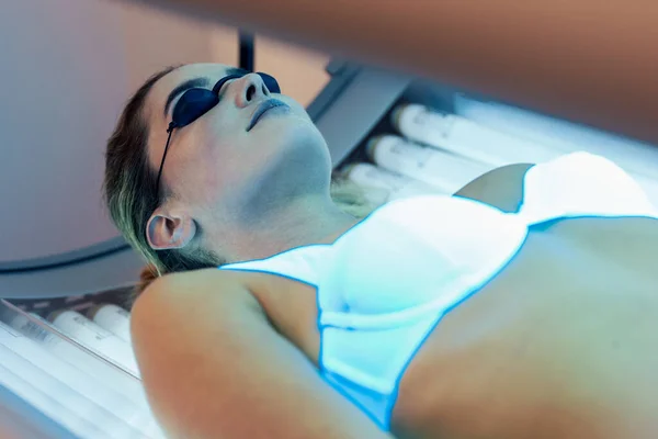 Shot Beautiful Woman Having Tanning Skin Treatment Solarium — ストック写真