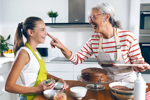 Shot Happy Family Grandmother Granddaughter Making Chocolate Cake Kitchen — Zdjęcie stockowe