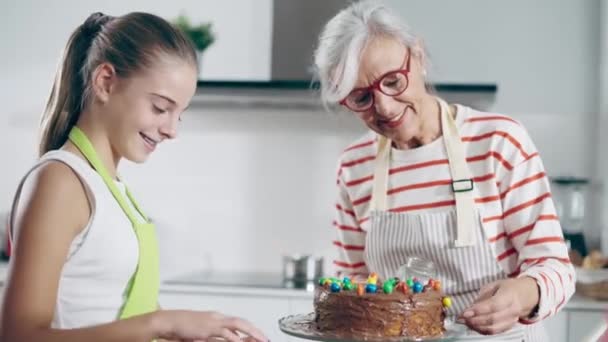 Video Happy Family Grandmother Granddaughter Making Chocolate Cake Kitchen — Wideo stockowe