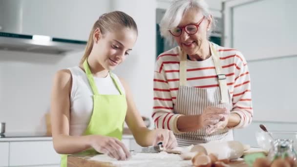 Video Happy Family Grandmother Granddaughter Baking Cookies Kitchen — Αρχείο Βίντεο