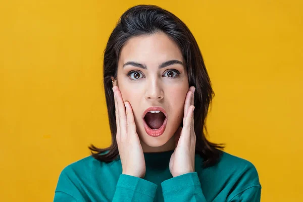 Portrait Surprised Young Woman Screaming Putting Her Hands Her Face — Stock Photo, Image