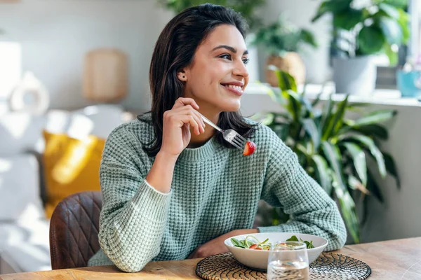 Portrait Beautiful Smiling Woman Eating Healthy Salad Home — Stock Photo, Image
