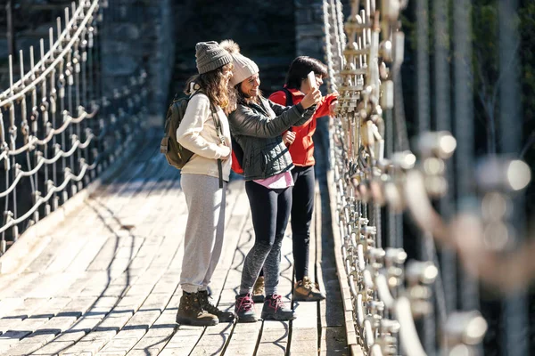 Shot Beautiful Family Taking Pictures Landscape While Standing Bridge Mountain — Stock Photo, Image