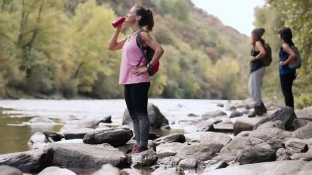 Video Woman Trekker Drinking Water Canteen River Mountain — Stock Video
