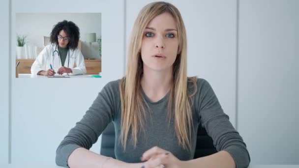Видео Красивой Женщины Больным Горлом Объясняет Свои Симптомы Своему Врачу — стоковое видео