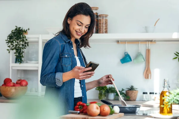 Shot Smiling Beautiful Woman Using Her Mobile Phone While Cooking — Stock Photo, Image