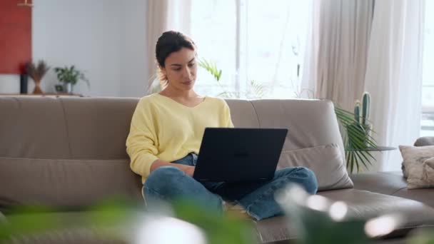 Video Beautiful Young Woman Working Her Laptop While Sitting Couch — Stock Video