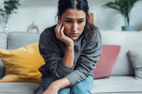 Shot Worried Depressed Woman Thinking While Sitting Sofa Living Room — Stock Photo, Image