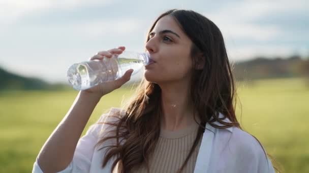 Video Beautiful Young Woman Drinking Water While Enjoying Spring Field — Stock Video