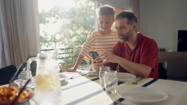 Video Handsome Father Her Cute Son Using Smartphone Lunch Kitchen — Stock Video
