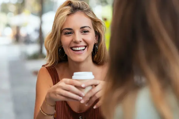 Shot Two Attractive Friends Enjoying Coffee Together While Talking Laughing — Foto de Stock