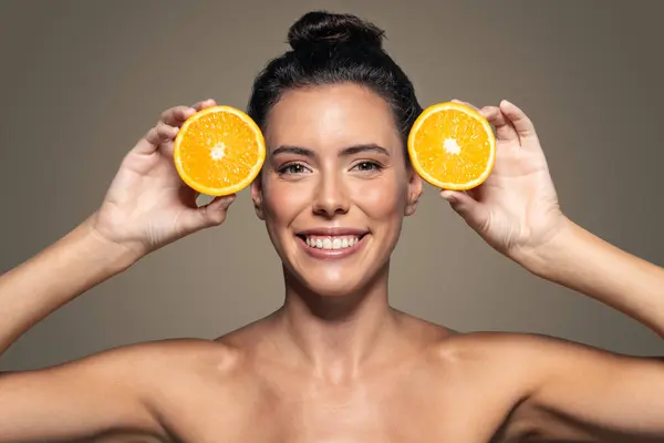 Portrait Funny Attractive Woman Holding Orange Slices Her Face Looking — Stock Photo, Image