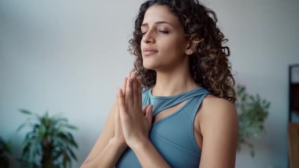 Video Zen Peaceful Woman Dressed Tracksuit Doing Yoga Poses Living — Stock Video