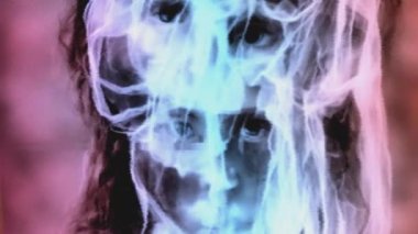 Televizyondaki hayalet kız paraziti