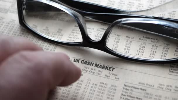 Подключение Пальца Денежному Рынку Великобритании — стоковое видео