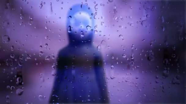 Duchovní Dívka Proti Dešťové Kapky Povrchu Okna — Stock video