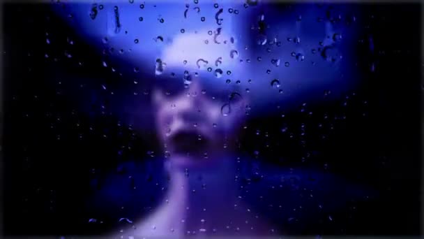Ghost Meisje Tegen Regen Druppels Het Venster Oppervlak — Stockvideo
