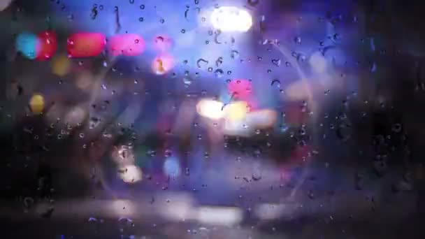 Pluie Descendant Une Fenêtre Sur Fond Bokeh — Video