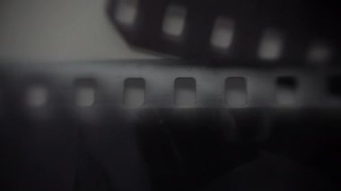 Örneksel siyah beyaz filmi kapat