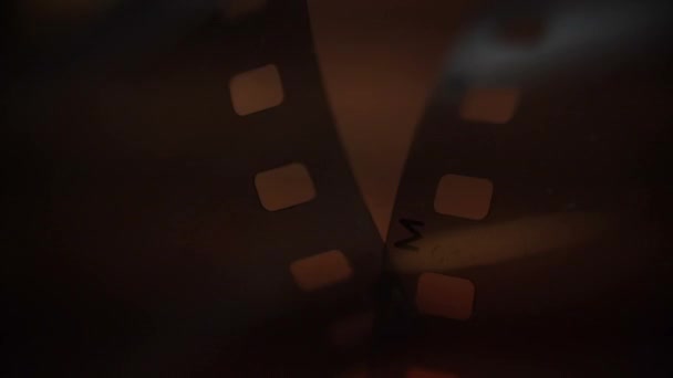 Detailní Záběr Analogového Černobílého Filmového Vůdce — Stock video