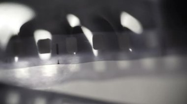 Analog siyah beyaz film liderine yakın çekim
