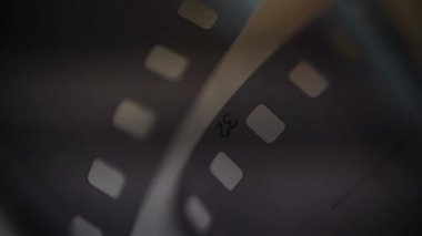 Analog siyah beyaz film liderine yakın çekim
