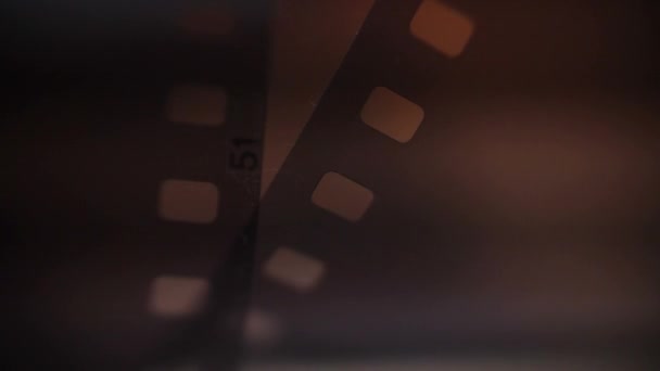 Detailní Záběr Analogového Černobílého Filmového Vůdce — Stock video