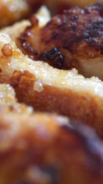 Kızarmış Şnitzel Ekmekli Tavuk Göğüs dikey videosu