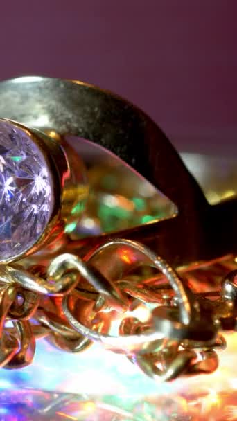 Piękny Luksusowy Złoty Pierścionek Diamentową Biżuterią Pionowe Wideo — Wideo stockowe