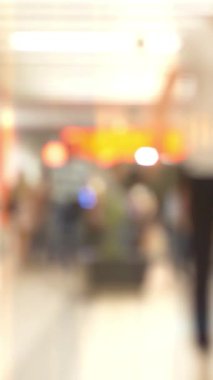 Bulanık İnsanlar Şehir İçinde Alışveriş Merkezi dikey videosu