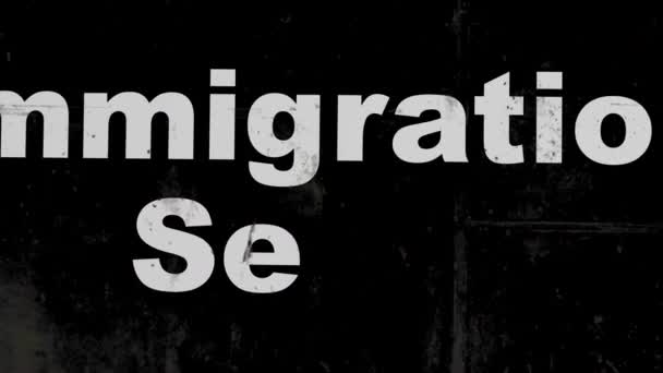 Текст Миграционной Службы Перекрестке Стрелок — стоковое видео