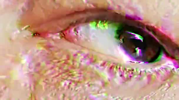 Gruselige Menschliche Augenbeobachtung Mit Glitch Effekt — Stockvideo