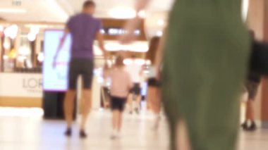 Bulanık İnsanlar Şehir İçi Alışveriş Merkezi ağır çekim