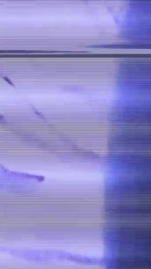 Eski Kötü Zarar görmüş Gerçek Vhs Teybi dikey video oynatıyor