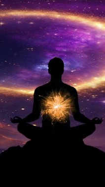 Dusk dikey video 'da Dusk Zirvesinde Yıldızlı Gece Gökyüzü Altında Huzurlu Meditasyon