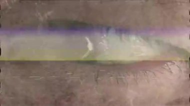 Ürkütücü İnsan Gözü Arıza Efektiyle İzliyor