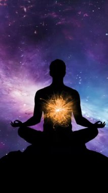 Dusk dikey video 'da Dusk Zirvesinde Yıldızlı Gece Gökyüzü Altında Huzurlu Meditasyon