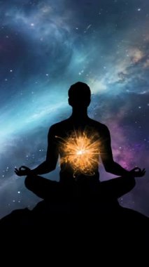 Dusk dikey video 'da Dusk Zirvesinde Yıldızlı Gece Gökyüzü Altında Huzurlu Meditasyon
