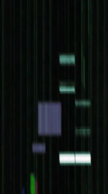 Gerçek Glitch Statik TV Gürültüsü Dikey Geçiş videosu